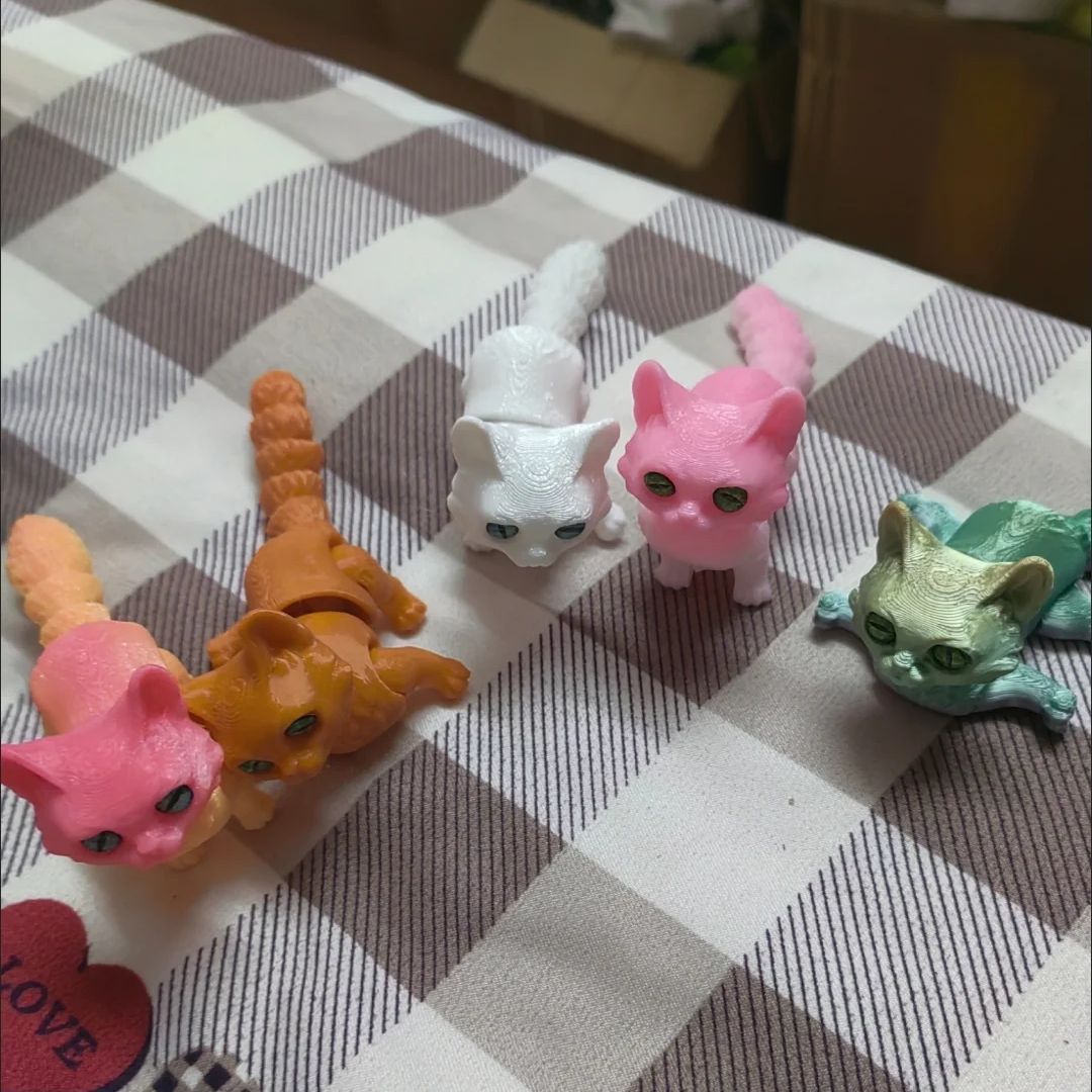 3D Printing Liquid - Chat imprimé en 3D avec plusieurs